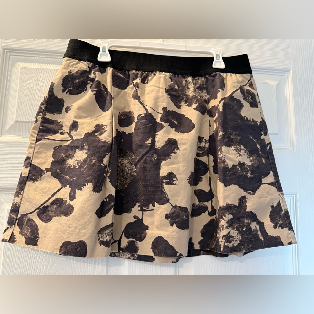j.crew mini skirt womens size 12 tan black floral print 100% cotton Pockets